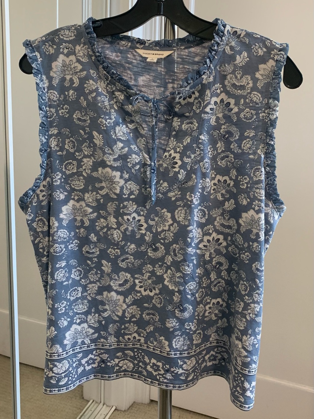 Lucky Brand Blue & White Floral Ruffled Sleeveless Camisole, Large (runs smaller